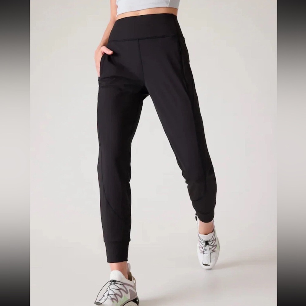 Athleta Rainier Black Mid-Rise Jogger - Petite Large